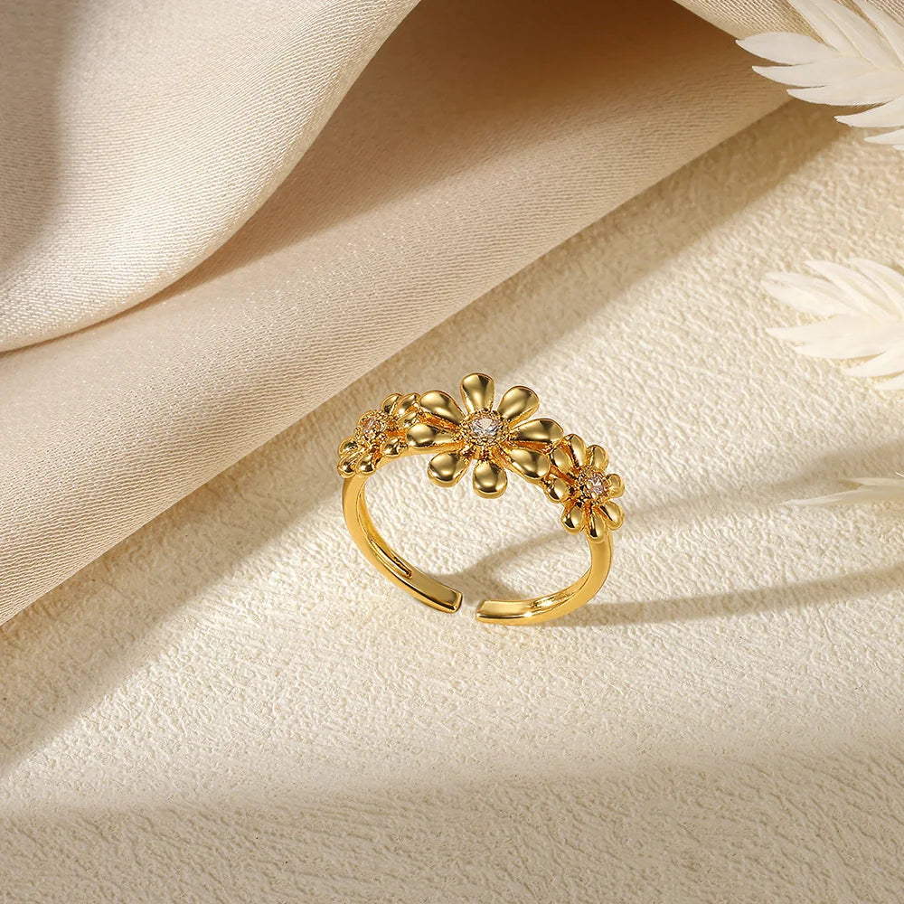 Dainty Daisy Flower Ring with Zircon — Adjustable Gold Ring
