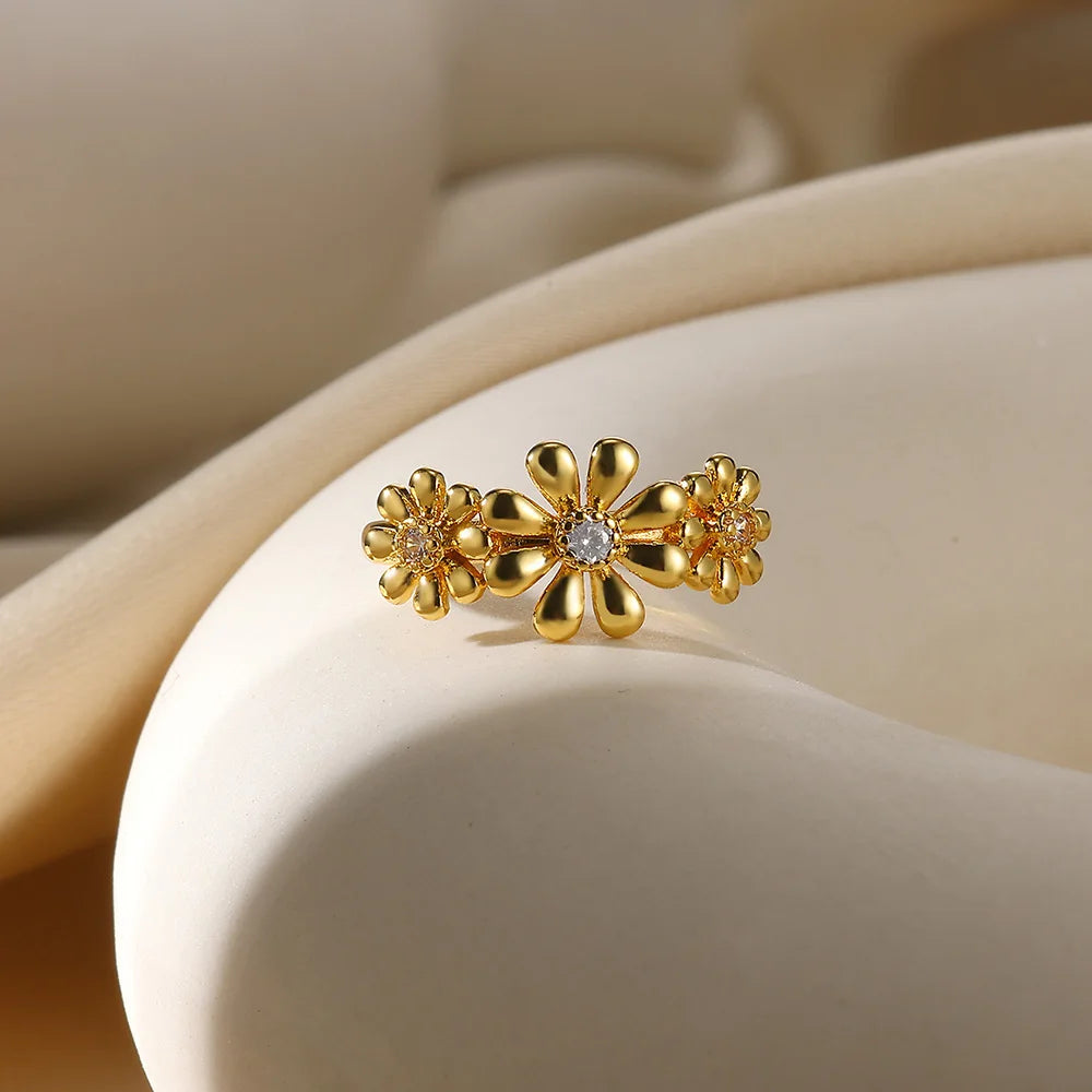 Dainty Daisy Flower Ring with Zircon — Adjustable Gold Ring