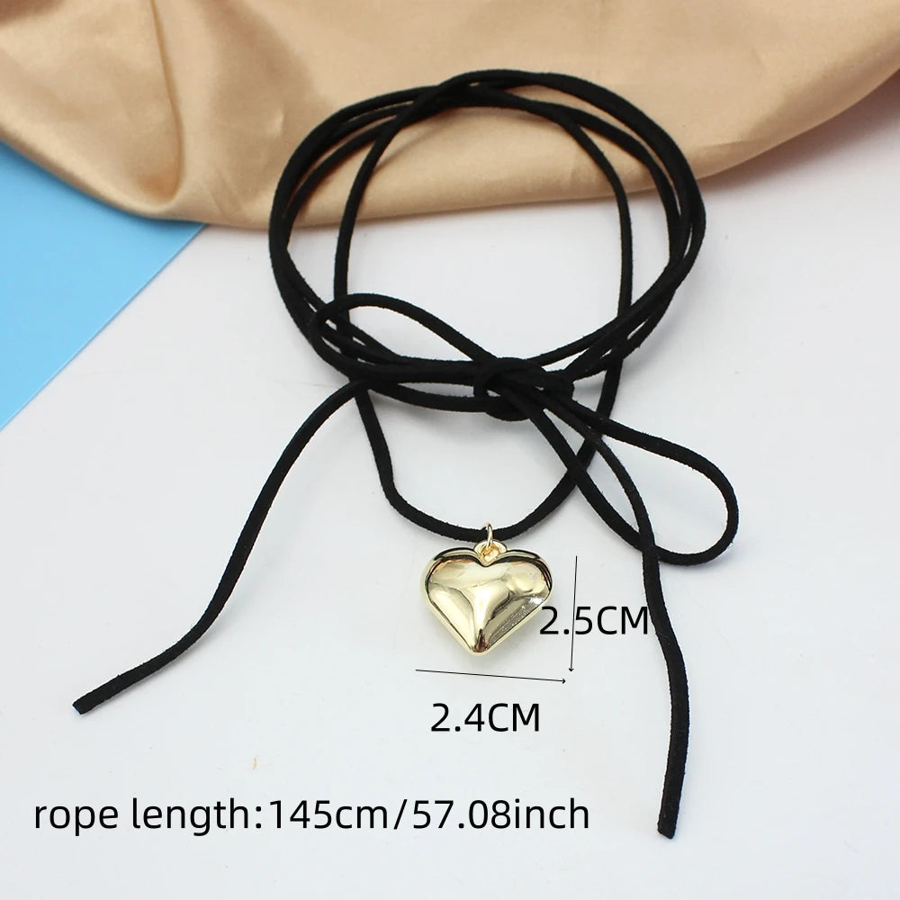Dark Heart Choker – Black Velvet Goth Pendant Necklace