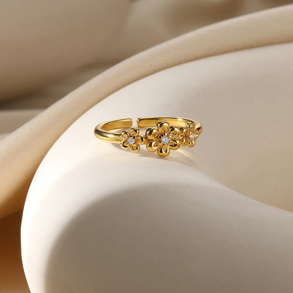 Dainty Daisy Flower Ring with Zircon — Adjustable Gold Ring